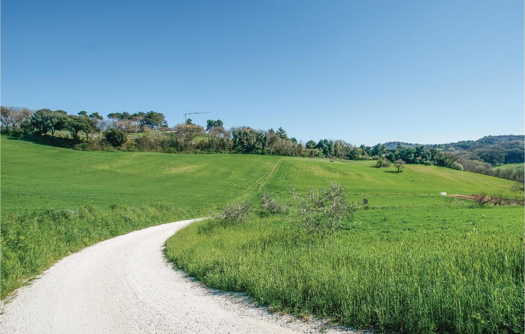 Strada Dei Condotti Песаро Екстериор снимка